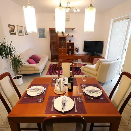 Apartman Rony Apartment *